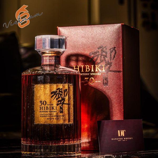 Đặc Điểm Nổi Bật Của Chai Rượu Cao Cấp Dáng Wisky 750ML