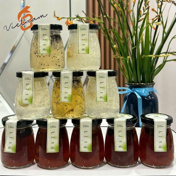 Hũ Sữa Chua Tròn 100ml Nắp Thiếc được sản xuất từ thủy tinh chất lượng cao, không chỉ an toàn cho sức khỏe mà còn giúp bảo quản sữa chua một cách hiệu quả.